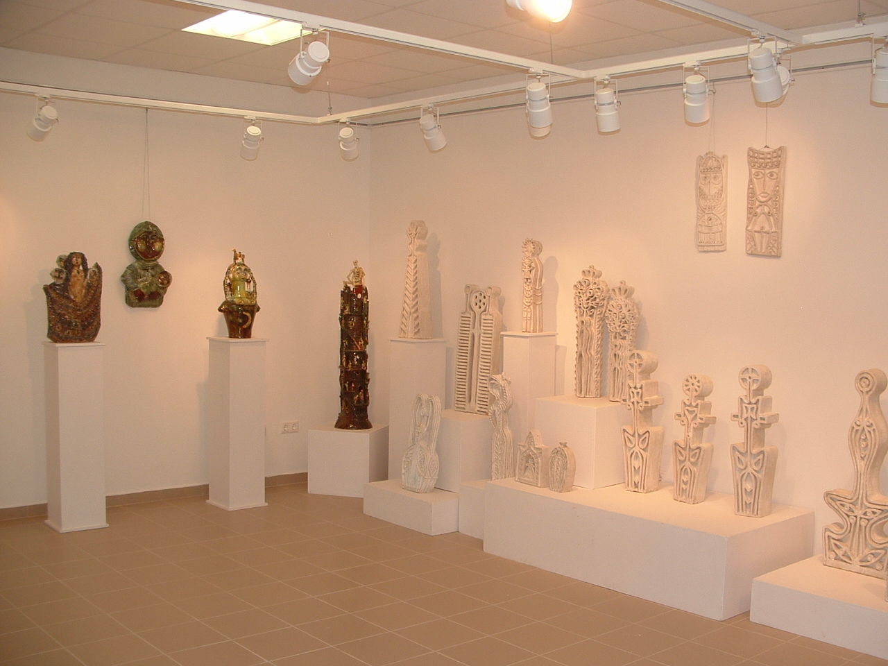 Szil&aacute;gyi M&aacute;ria keramikus m?v&eacute;sz ki&aacute;ll&iacute;t&aacute;sa